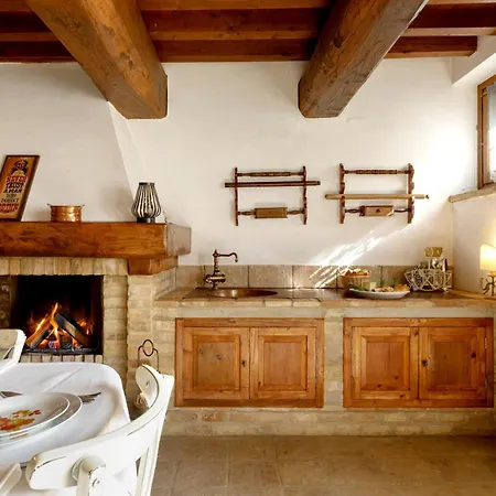 Villa Casatorre 6&2, Emma Saludecio